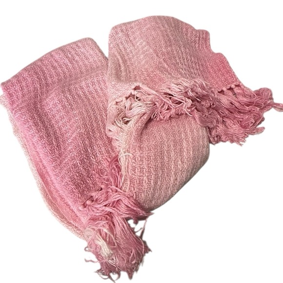Rare‎ Carleton Varney Live Vividly Ombré Throw 50" x 60" 4" Fringe Pink Ombré - Picture 5 of 5